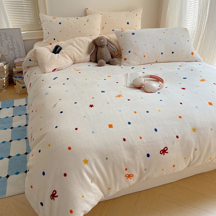 91家纺网 家纺一手货源 找家纺 yyds网供 2025新款牛奶绒印花四件套卡通花卉萌趣三件套加厚保暖裸睡治愈防静电 五彩星空点点