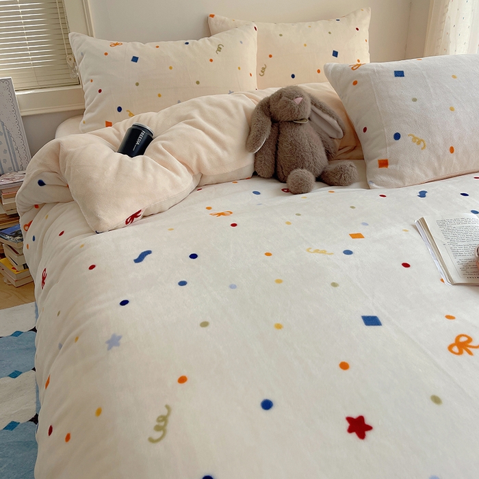 91家纺网 家纺一手货源 找家纺 yyds网供 2025新款牛奶绒印花四件套卡通花卉萌趣三件套加厚保暖裸睡治愈防静电 五彩星空点点