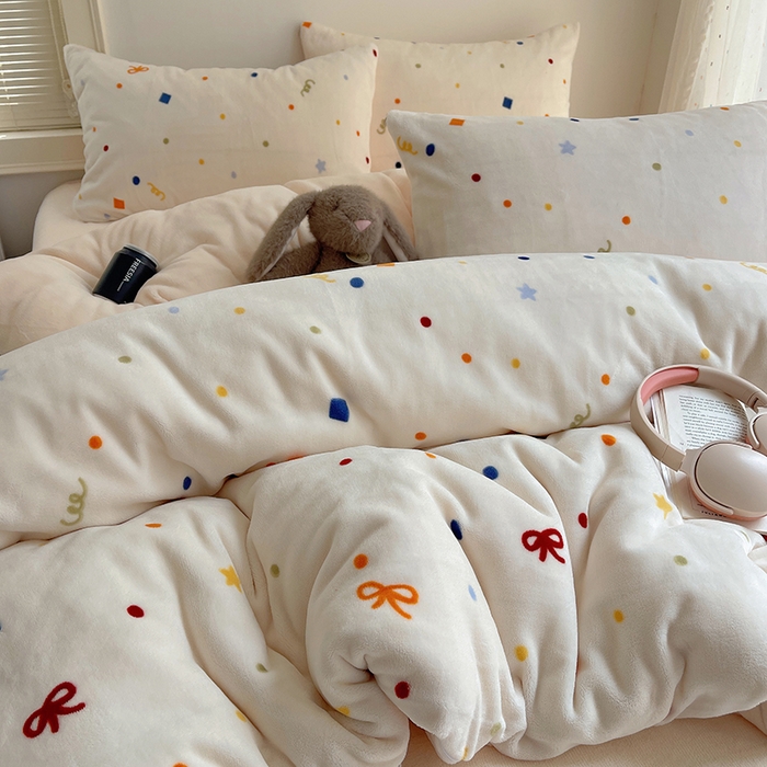 91家纺网 家纺一手货源 找家纺 yyds网供 2025新款牛奶绒印花四件套卡通花卉萌趣三件套加厚保暖裸睡治愈防静电 五彩星空点点