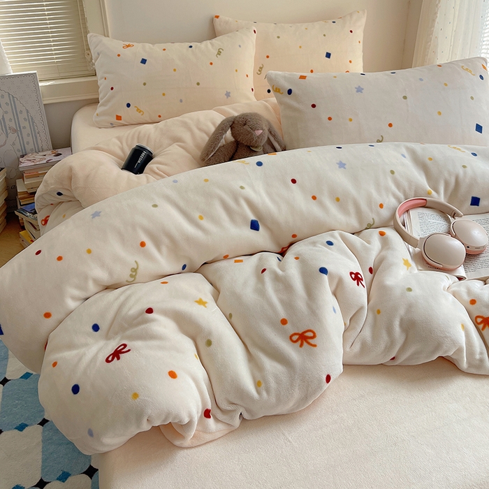 91家纺网 家纺一手货源 找家纺 yyds网供 2025新款牛奶绒印花四件套卡通花卉萌趣三件套加厚保暖裸睡治愈防静电 五彩星空点点