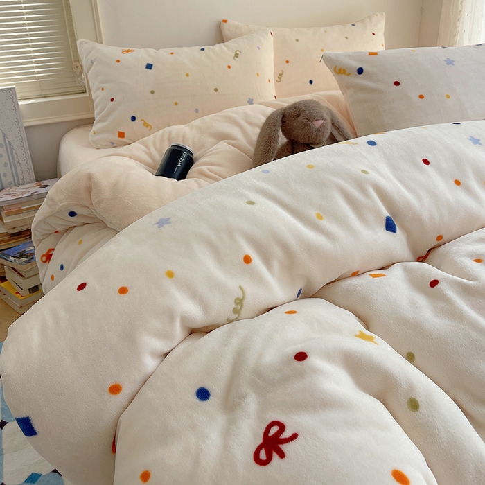 91家纺网 家纺一手货源 找家纺 yyds网供 2025新款牛奶绒印花四件套卡通花卉萌趣三件套加厚保暖裸睡治愈防静电 五彩星空点点