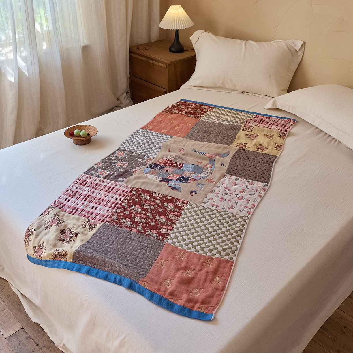 91家纺网 家纺一手货源 找家纺 沐瑟家纺 2025新款卡通A类全棉四层纱布浴巾加大毛巾-第五组 贴布鲸鱼 150*75cm