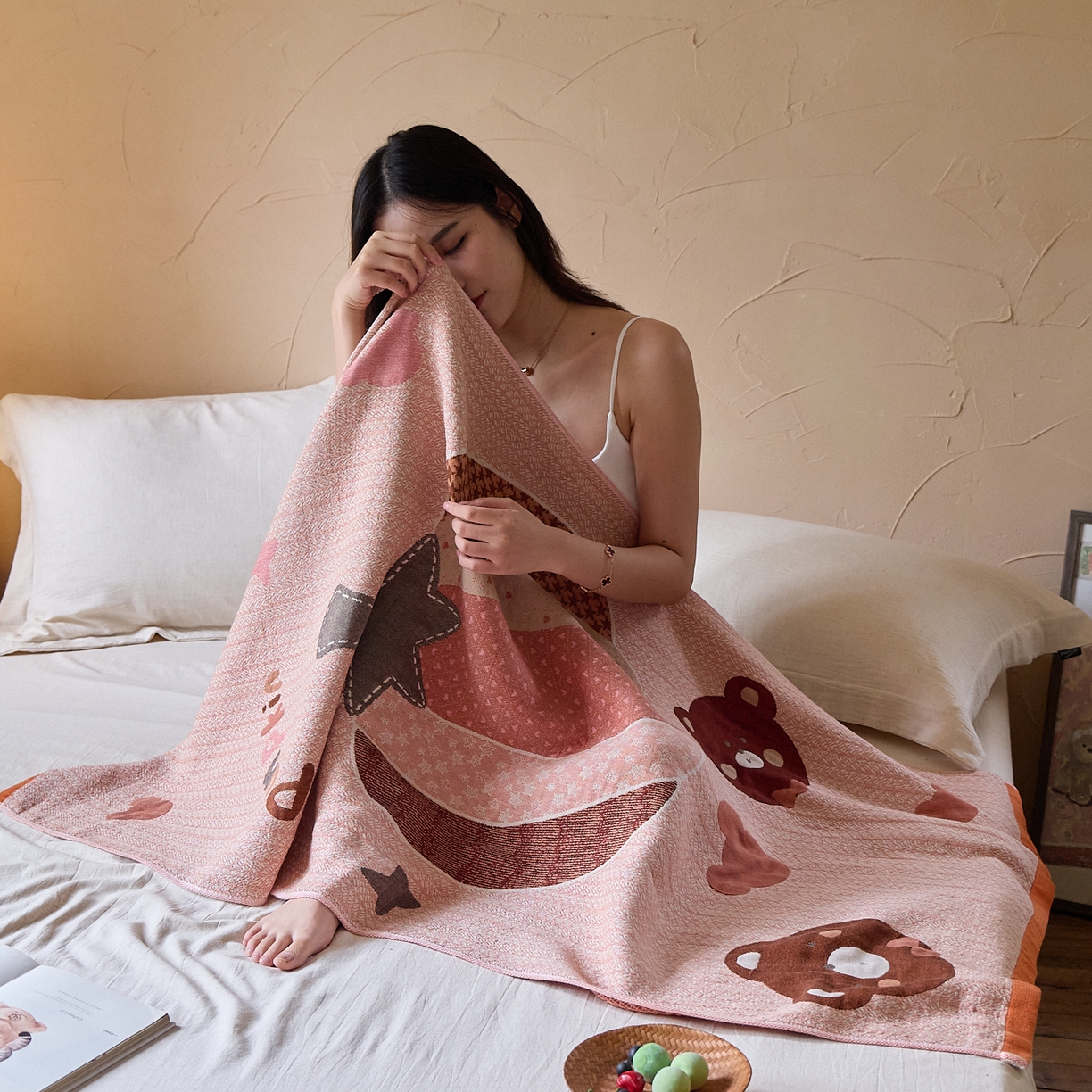 91家纺网 家纺一手货源 找家纺 沐瑟家纺 2025新款卡通A类全棉四层纱布浴巾加大毛巾-第五组 南瓜熊 150*75cm