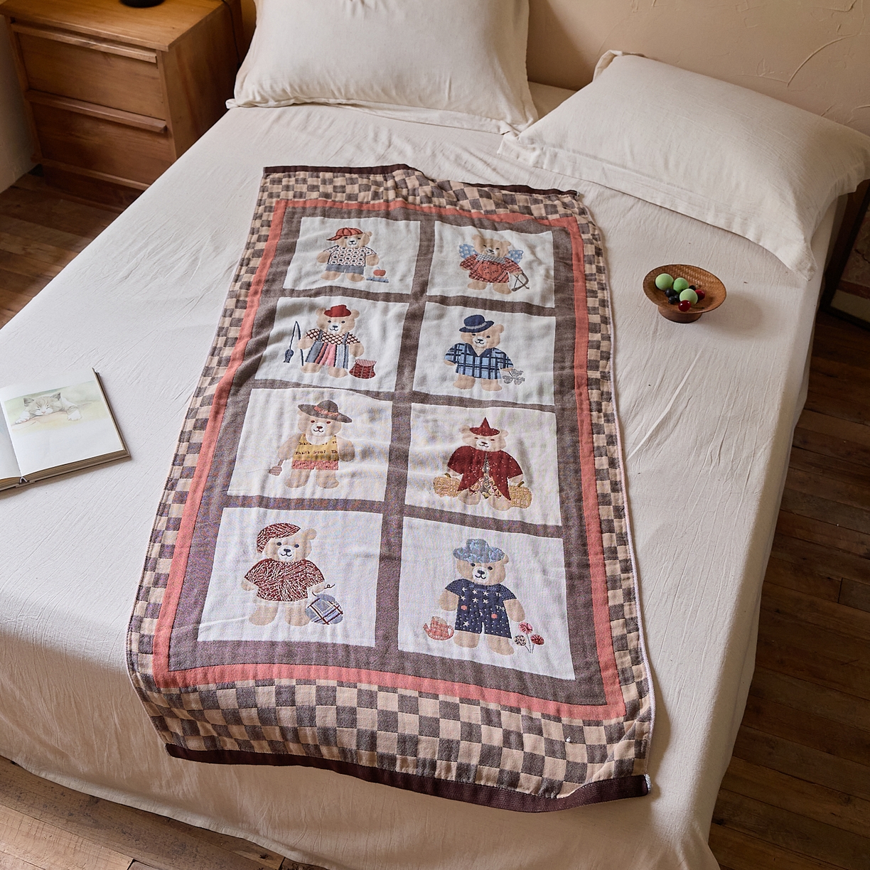 91家纺网 家纺一手货源 找家纺 沐瑟家纺 2025新款卡通A类全棉四层纱布浴巾加大毛巾-第五组 柒彩小熊 150*75cm