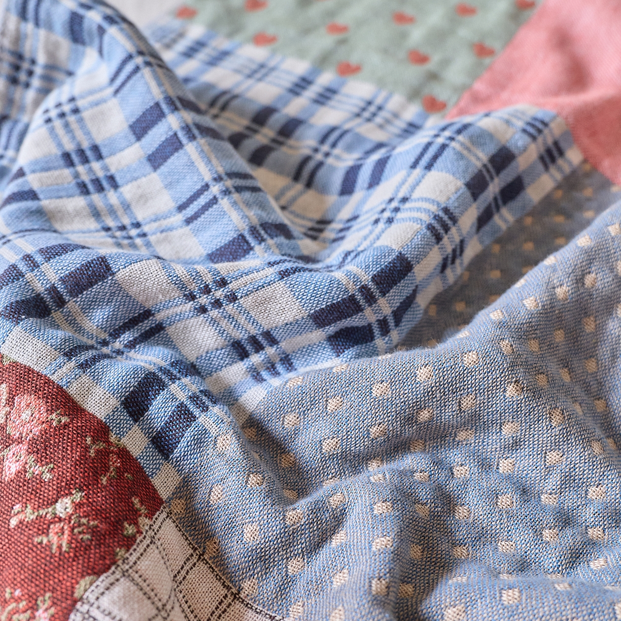 91家纺网 家纺一手货源 找家纺 沐瑟家纺 2025新款卡通A类全棉四层纱布浴巾加大毛巾-第五组 贴布熊 150*75cm