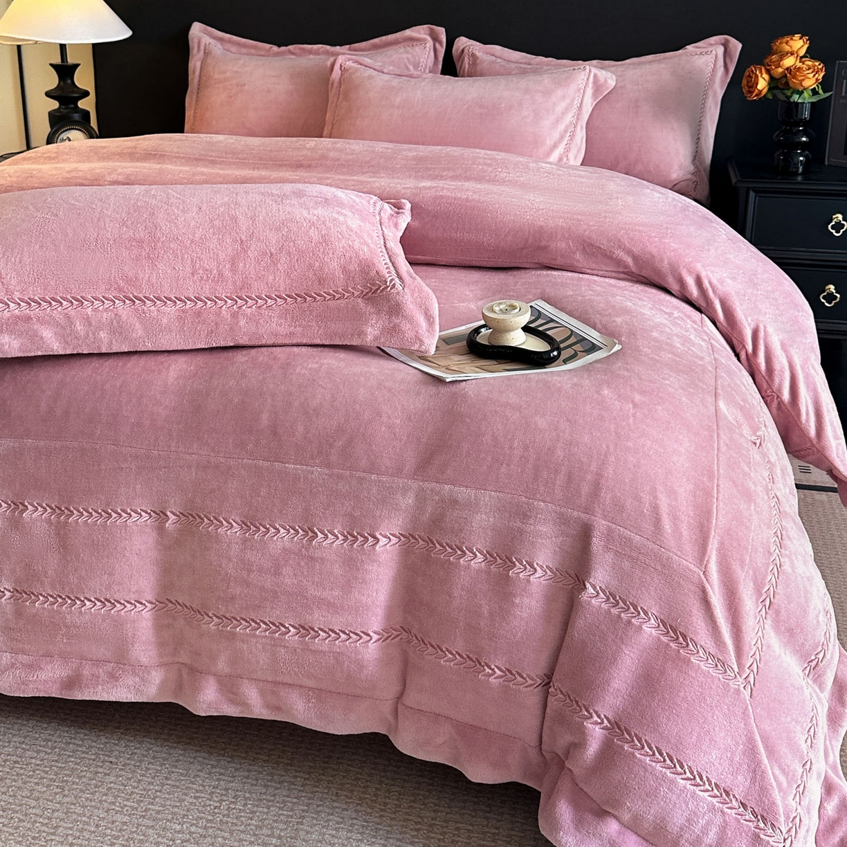 91家纺网 家纺一手货源 找家纺 （总）苏源家居 2025新款加厚牛奶绒大拼角刺绣冬款四件套-麦穗绒