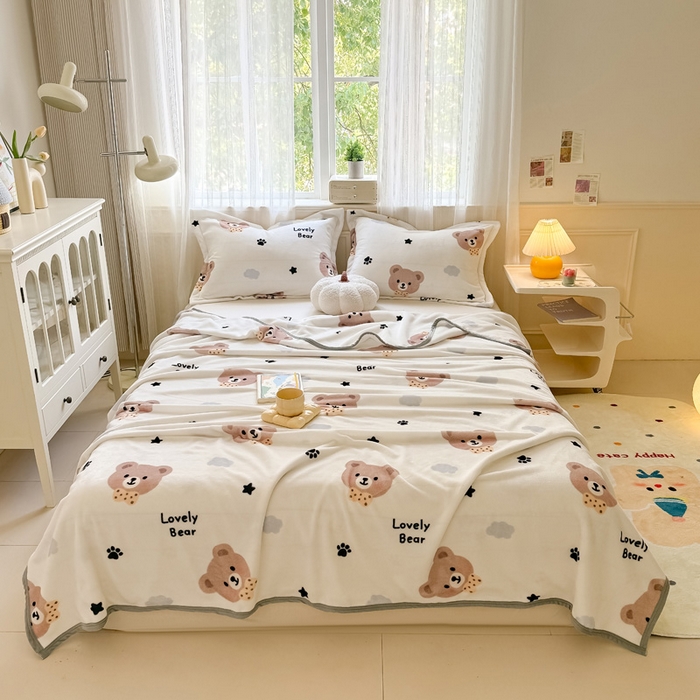 91家纺网 家纺一手货源 找家纺 宅部落 2025新款牛奶绒印花毛毯毯子300克云貂绒盖毯 熊的脚印