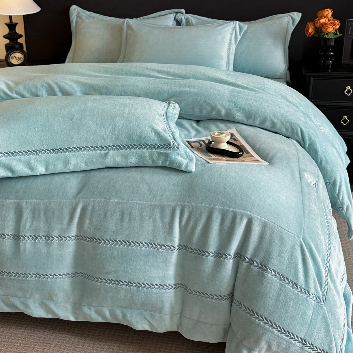 91家纺网 家纺一手货源 找家纺 苏源家居 2025新款加厚牛奶绒大拼角刺绣冬款四件套-麦穗绒 麦穗-繁星蓝