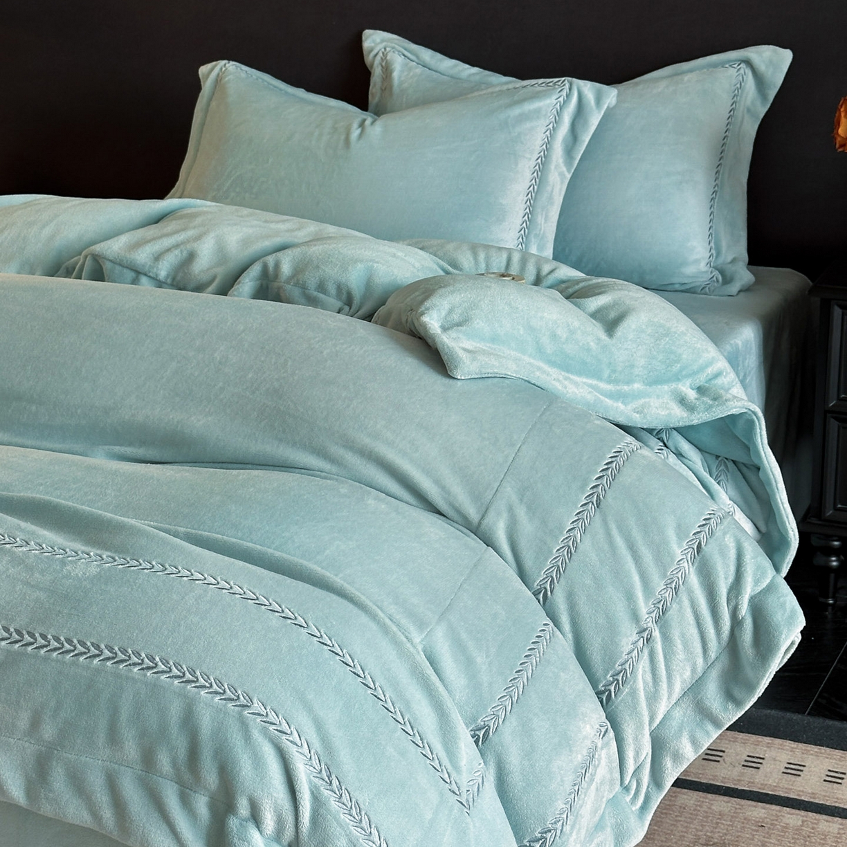 91家纺网 家纺一手货源 找家纺 苏源家居 2025新款加厚牛奶绒大拼角刺绣冬款四件套-麦穗绒 麦穗-繁星蓝