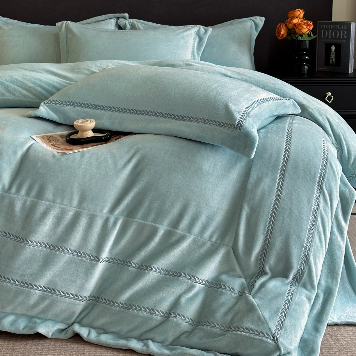 91家纺网 家纺一手货源 找家纺 苏源家居 2025新款加厚牛奶绒大拼角刺绣冬款四件套-麦穗绒 麦穗-繁星蓝