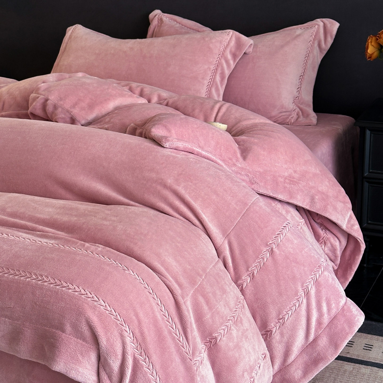 91家纺网 家纺一手货源 找家纺 （总）苏源家居 2025新款加厚牛奶绒大拼角刺绣冬款四件套-麦穗绒