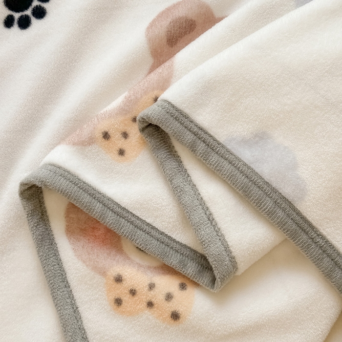 91家纺网 家纺一手货源 找家纺 宅部落 2025新款牛奶绒印花毛毯毯子300克云貂绒盖毯 熊的脚印