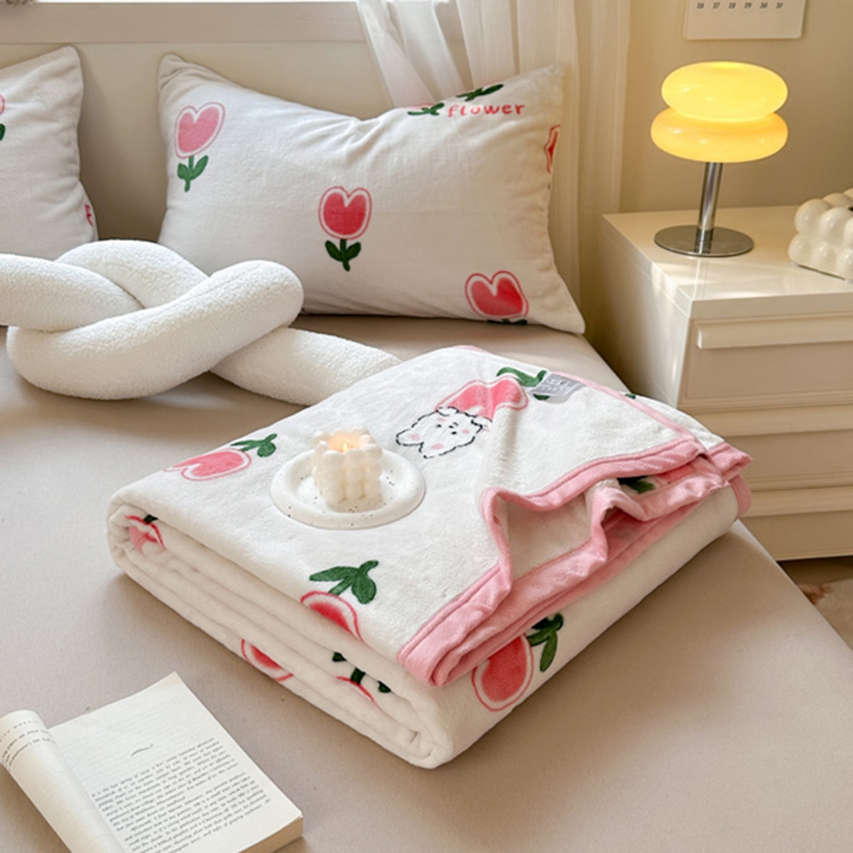 91家纺网 家纺一手货源 找家纺 宅部落 2025新款牛奶绒印花毛毯毯子300克云貂绒盖毯 郁金香小免