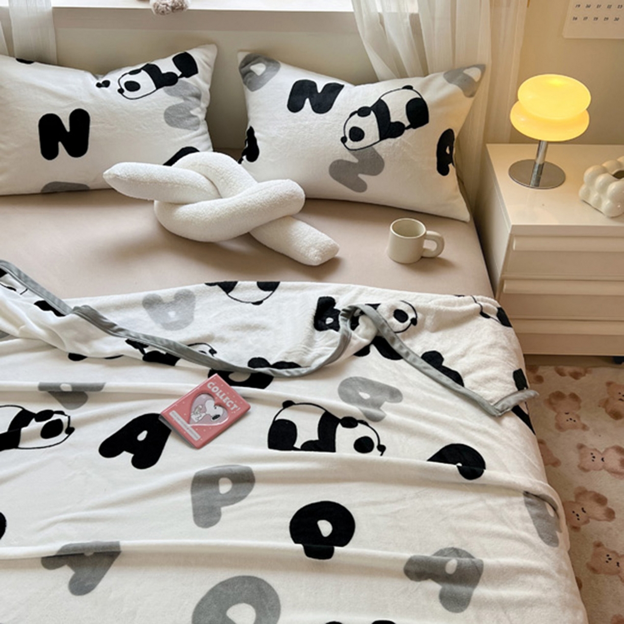 91家纺网 家纺一手货源 找家纺 宅部落 2025新款牛奶绒印花毛毯毯子300克云貂绒盖毯 黑白熊猫