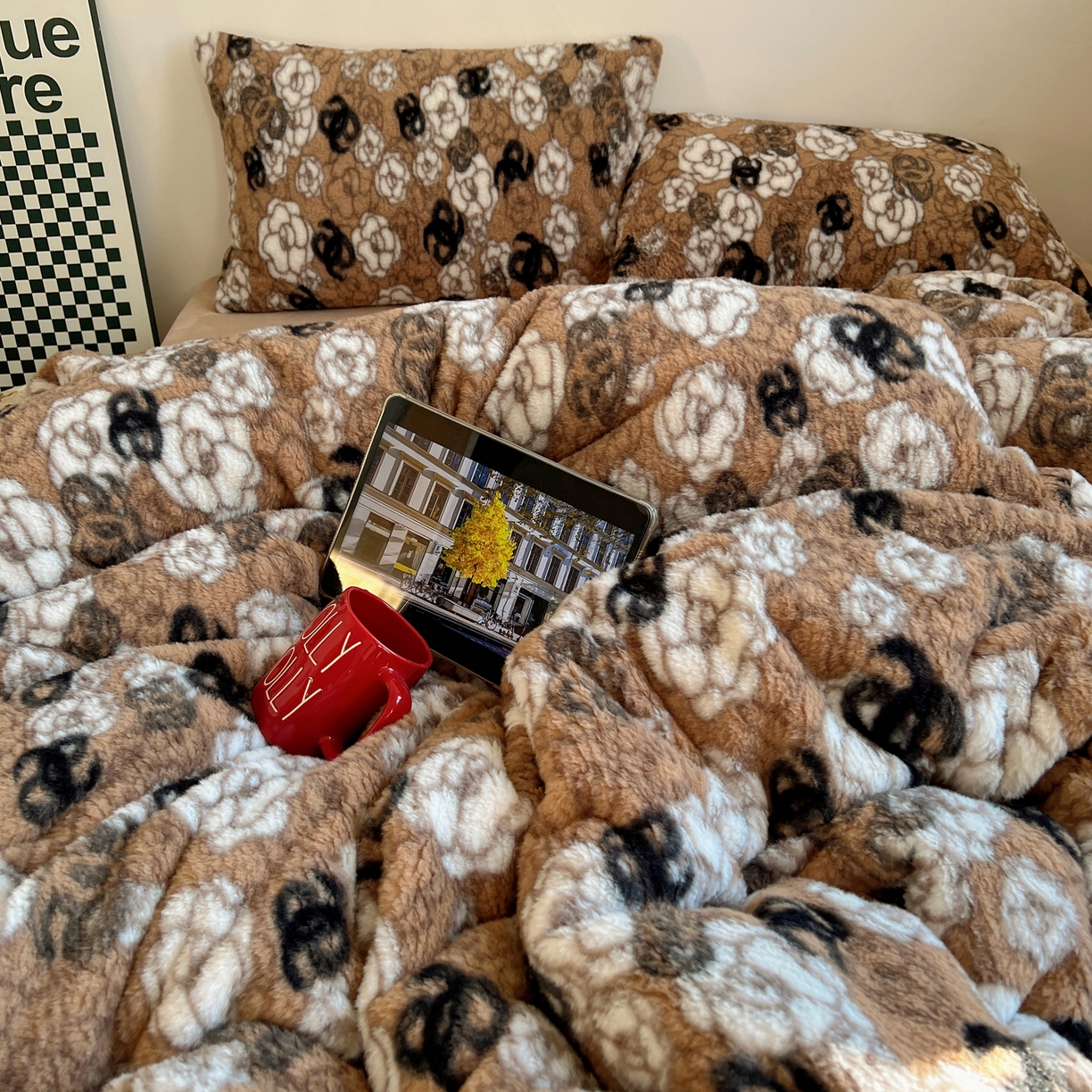 91家纺网 家纺一手货源 找家纺 （总）六巷胡同 2025新款INS博主复古风山茶花A类仿羊绒四件套