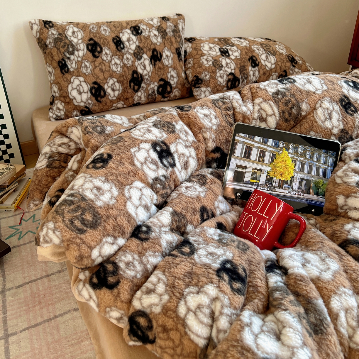 91家纺网 家纺一手货源 找家纺 （总）六巷胡同 2025新款INS博主复古风山茶花A类仿羊绒四件套