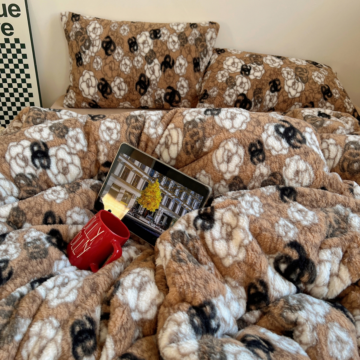 91家纺网 家纺一手货源 找家纺 （总）六巷胡同 2025新款INS博主复古风山茶花A类仿羊绒四件套