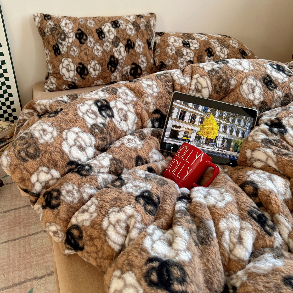 91家纺网 家纺一手货源 找家纺 （总）六巷胡同 2025新款INS博主复古风山茶花A类仿羊绒四件套