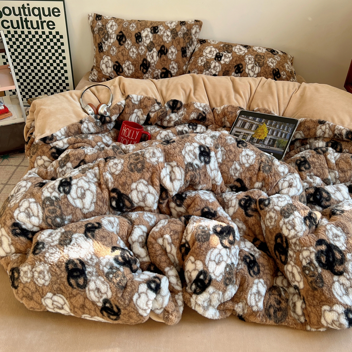 91家纺网 家纺一手货源 找家纺 （总）六巷胡同 2025新款INS博主复古风山茶花A类仿羊绒四件套