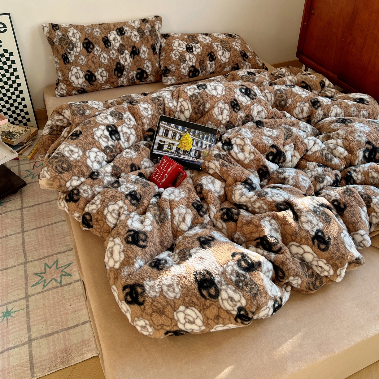 91家纺网 家纺一手货源 找家纺 （总）六巷胡同 2025新款INS博主复古风山茶花A类仿羊绒四件套