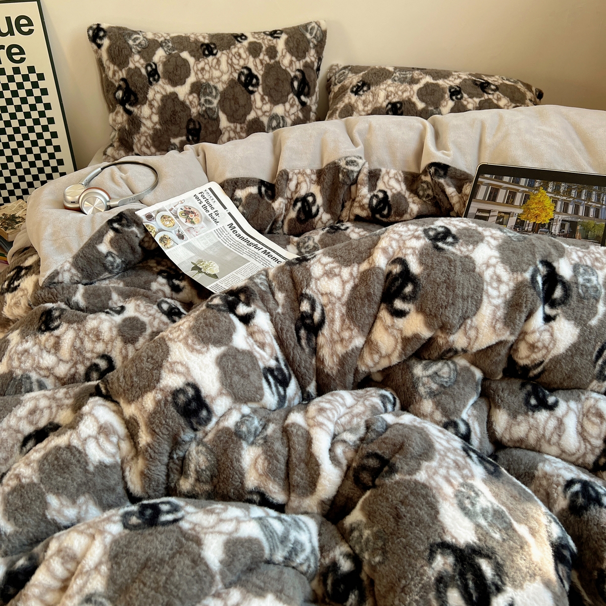 91家纺网 家纺一手货源 找家纺 六巷胡同 2025新款INS博主复古风山茶花A类仿羊绒四件套 仿羊绒-山茶薄墨