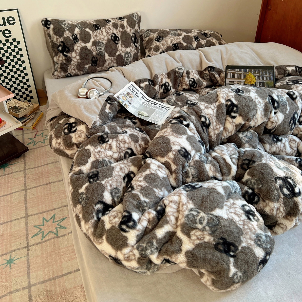 91家纺网 家纺一手货源 找家纺 六巷胡同 2025新款INS博主复古风山茶花A类仿羊绒四件套 仿羊绒-山茶薄墨