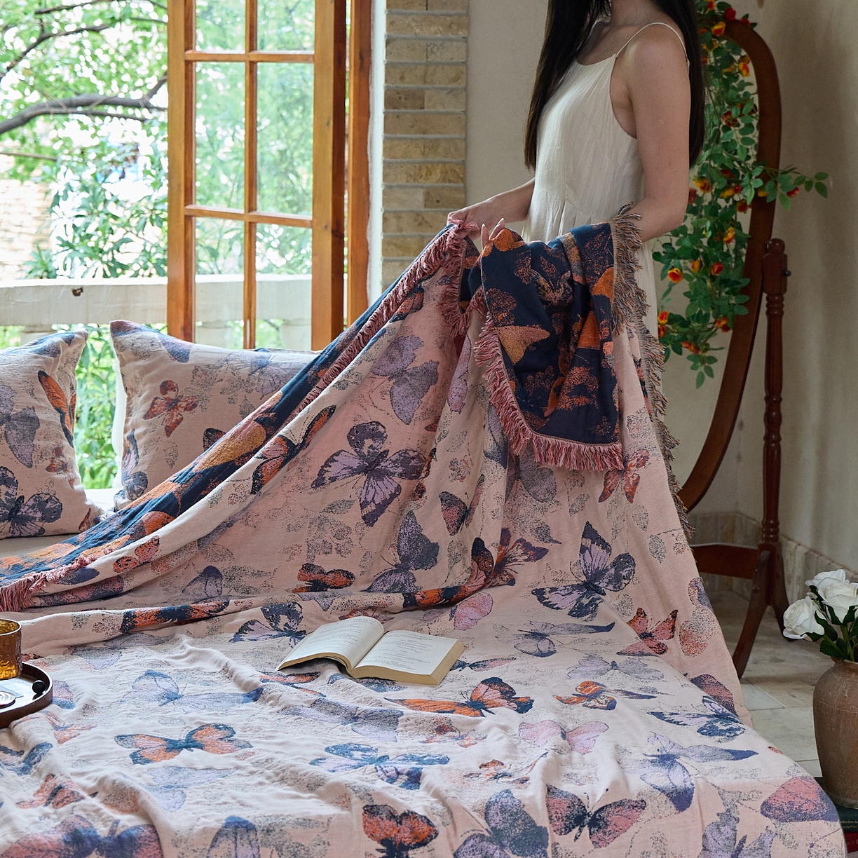 91家纺网 家纺一手货源 找家纺 沐瑟家纺 2025新款亲肤柔软全棉纱布中国风盖毯毯子 蝶语-淡粉