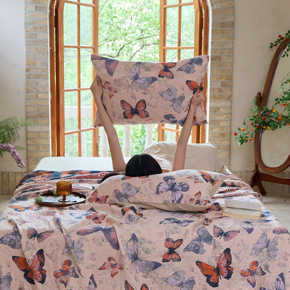 91家纺网 家纺一手货源 找家纺 沐瑟家纺 2025新款亲肤柔软全棉纱布中国风盖毯毯子 蝶语-淡粉