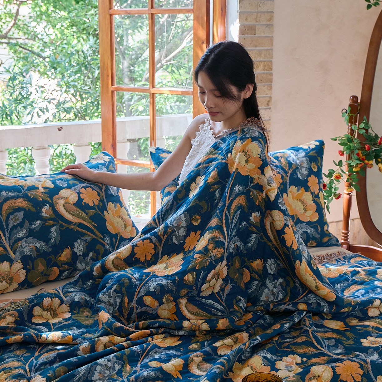 91家纺网 家纺一手货源 找家纺 沐瑟家纺 2025新款亲肤柔软全棉纱布中国风盖毯毯子 翠影鸟-蓝色