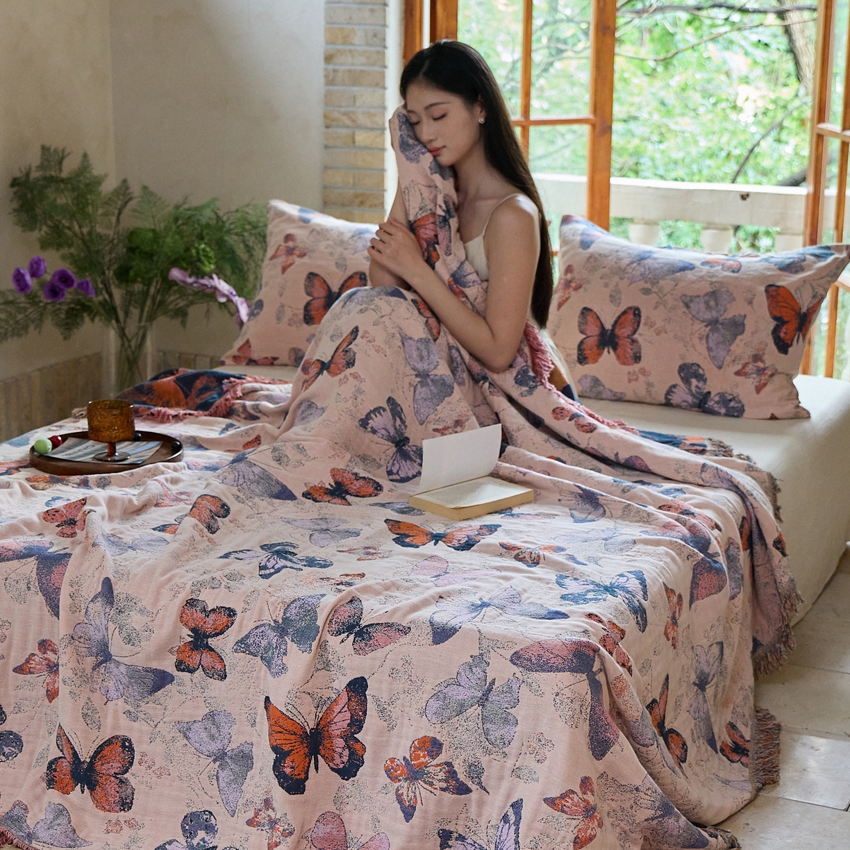 91家纺网 家纺一手货源 找家纺 沐瑟家纺 2025新款亲肤柔软全棉纱布中国风盖毯毯子 蝶语-淡粉