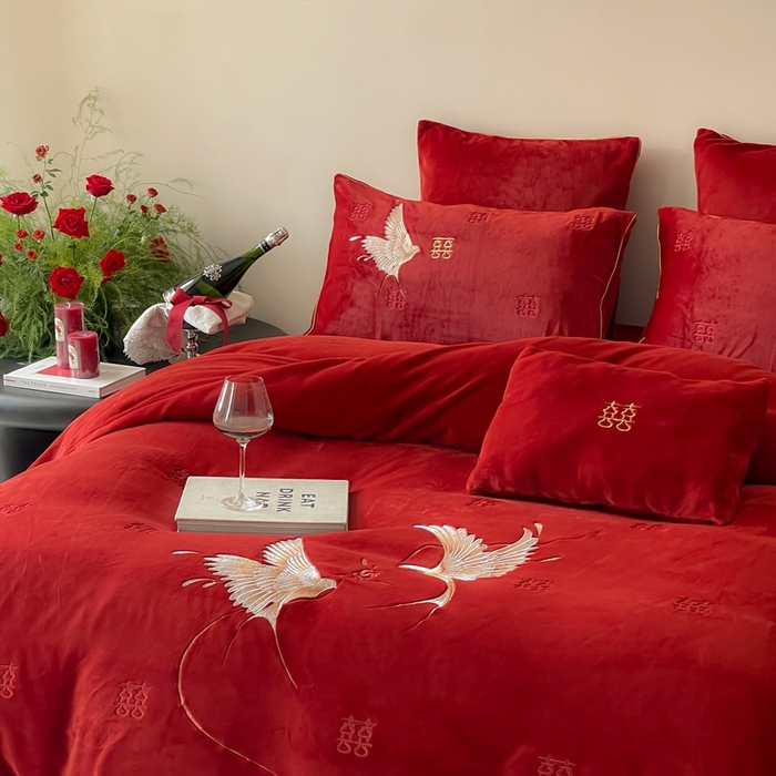 91家纺网 家纺一手货源 找家纺 （总）西西家居 2025新款正宗230g牛奶绒刺绣四件套-多囍爱