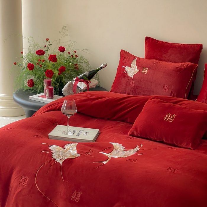 91家纺网 家纺一手货源 找家纺 （总）西西家居 2025新款正宗230g牛奶绒刺绣四件套-多囍爱