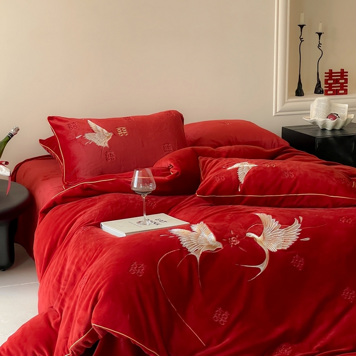 91家纺网 家纺一手货源 找家纺 （总）西西家居 2025新款正宗230g牛奶绒刺绣四件套-多囍爱