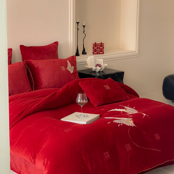 91家纺网 家纺一手货源 找家纺 （总）西西家居 2025新款正宗230g牛奶绒刺绣四件套-多囍爱