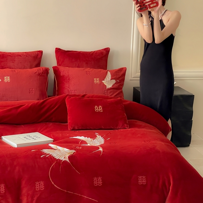 91家纺网 家纺一手货源 找家纺 （总）西西家居 2025新款正宗230g牛奶绒刺绣四件套-多囍爱