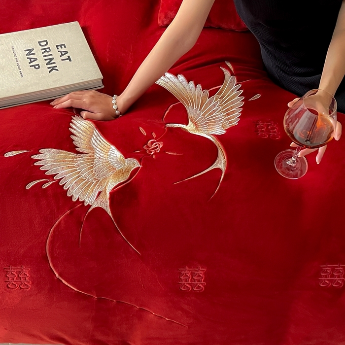 91家纺网 家纺一手货源 找家纺 （总）西西家居 2025新款正宗230g牛奶绒刺绣四件套-多囍爱