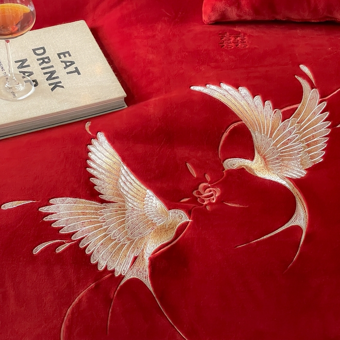 91家纺网 家纺一手货源 找家纺 （总）西西家居 2025新款正宗230g牛奶绒刺绣四件套-多囍爱