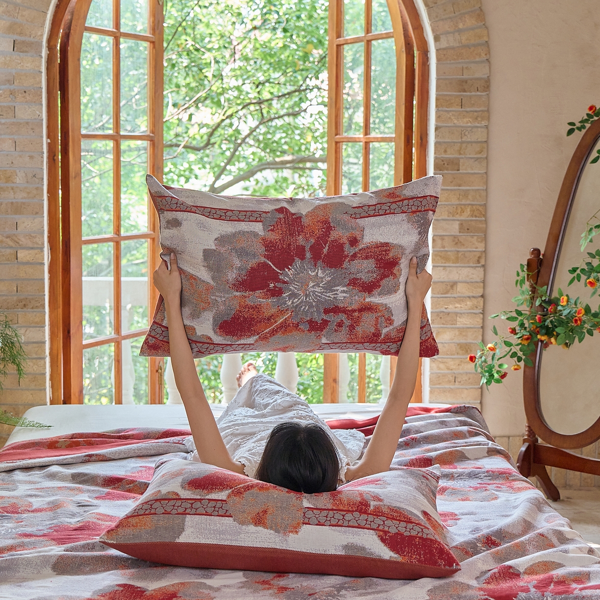 91家纺网 家纺一手货源 找家纺 沐瑟家纺 2025新款全棉纱布细纱布大床盖毯子床盖三件套LV系列 绽放-红色