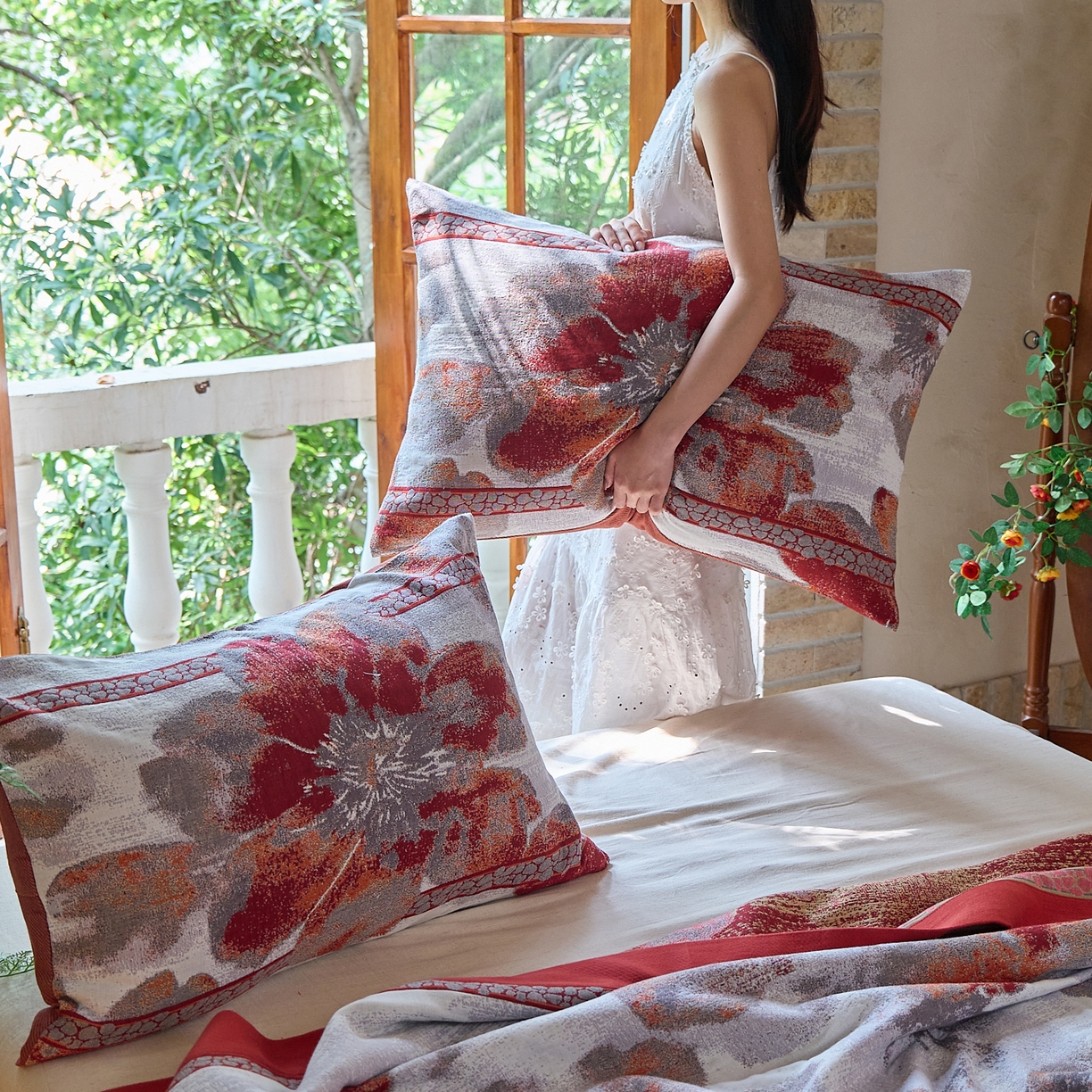 91家纺网 家纺一手货源 找家纺 沐瑟家纺 2025新款全棉纱布细纱布大床盖毯子床盖三件套LV系列 绽放-红色