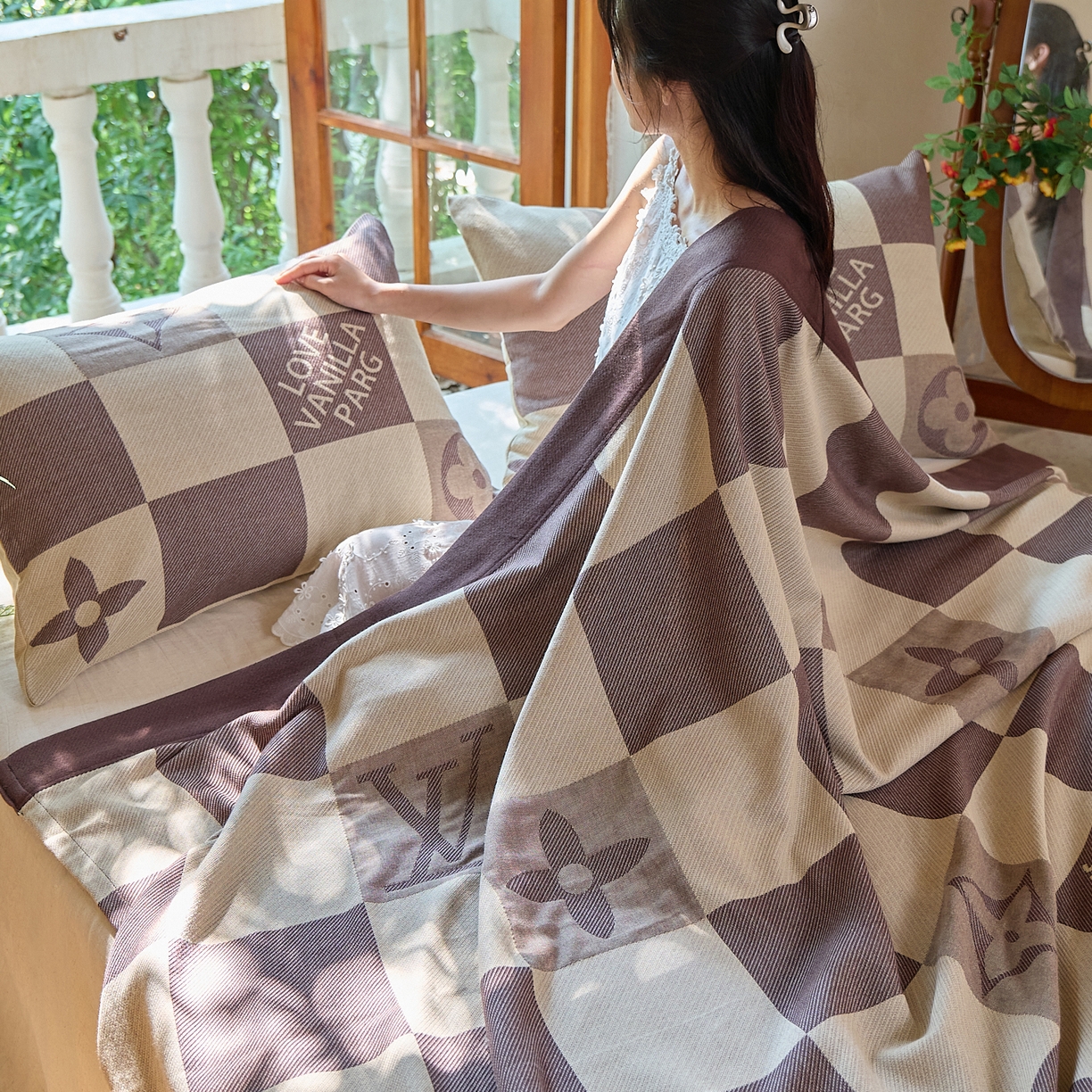 91家纺网 家纺一手货源 找家纺 （总）沐瑟家纺 2025新款全棉纱布细纱布大床盖毯子床盖三件套LV系列