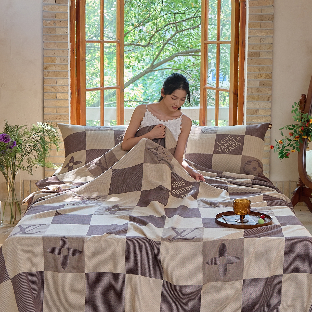 91家纺网 家纺一手货源 找家纺 （总）沐瑟家纺 2025新款全棉纱布细纱布大床盖毯子床盖三件套LV系列