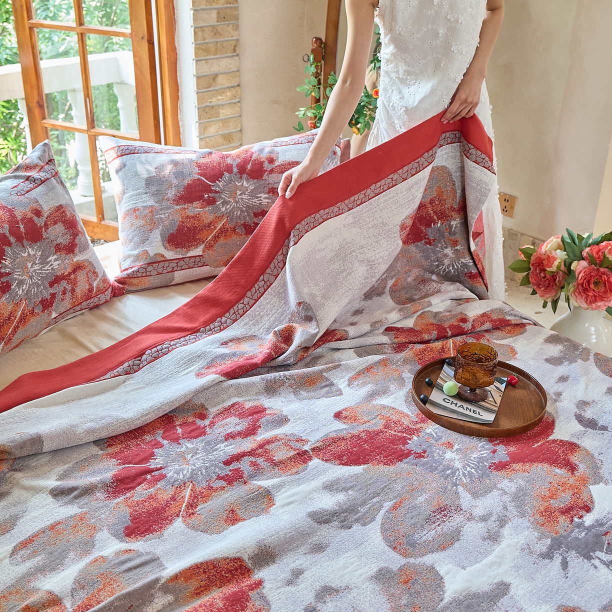 91家纺网 家纺一手货源 找家纺 沐瑟家纺 2025新款全棉纱布细纱布大床盖毯子床盖三件套LV系列 绽放-红色