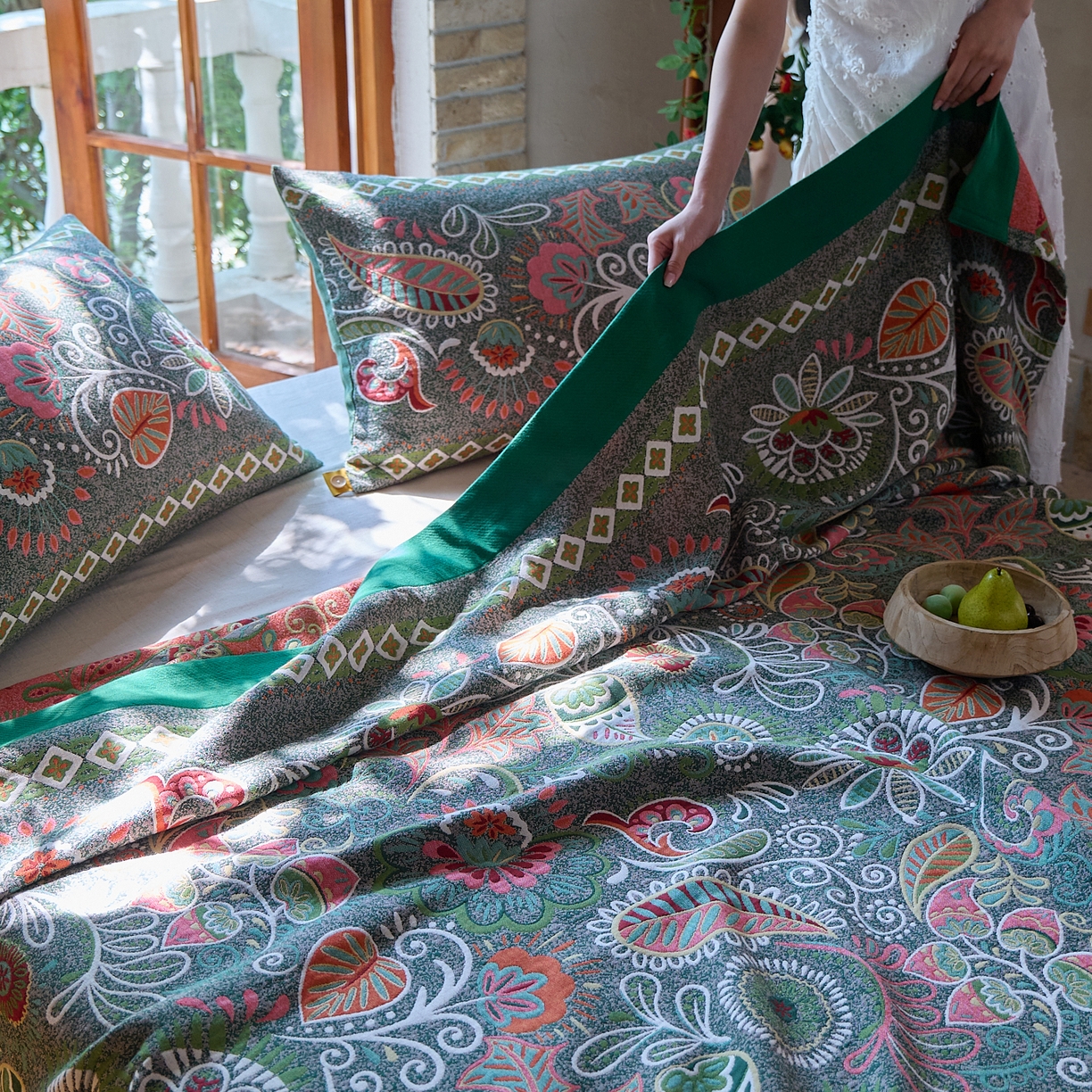 91家纺网 家纺一手货源 找家纺 沐瑟家纺 2025新款全棉纱布细纱布大床盖毯子床盖三件套LV系列 春意浓