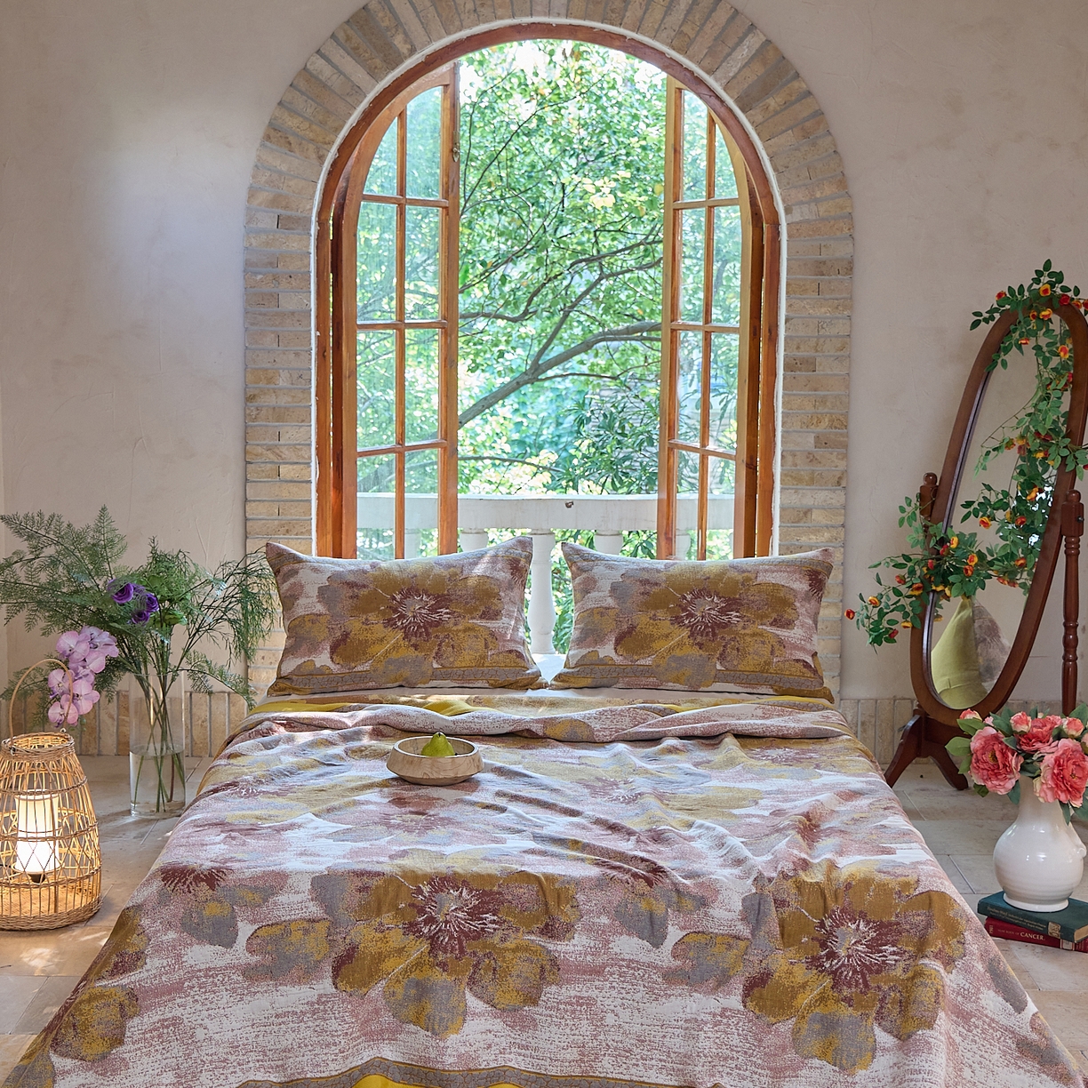 91家纺网 家纺一手货源 找家纺 沐瑟家纺 2025新款全棉纱布细纱布大床盖毯子床盖三件套LV系列 绽放-姜黄