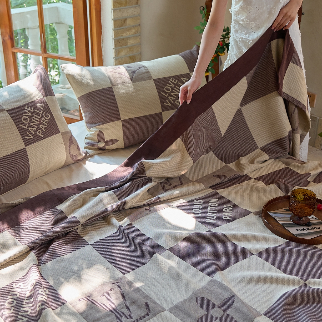 91家纺网 家纺一手货源 找家纺 （总）沐瑟家纺 2025新款全棉纱布细纱布大床盖毯子床盖三件套LV系列