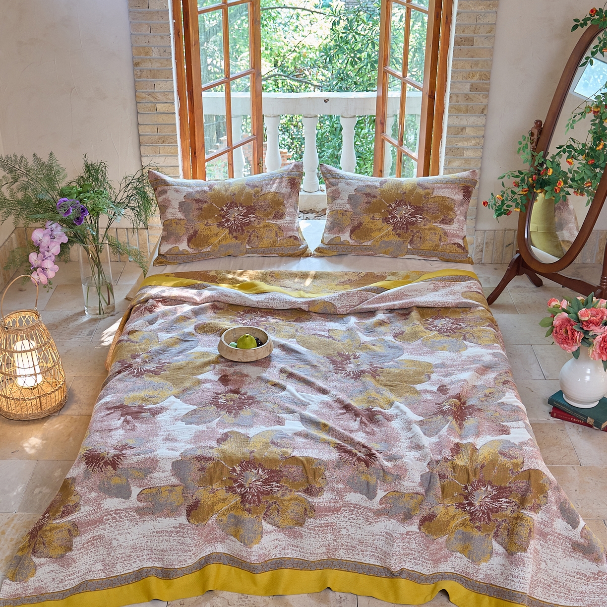 91家纺网 家纺一手货源 找家纺 沐瑟家纺 2025新款全棉纱布细纱布大床盖毯子床盖三件套LV系列 绽放-姜黄