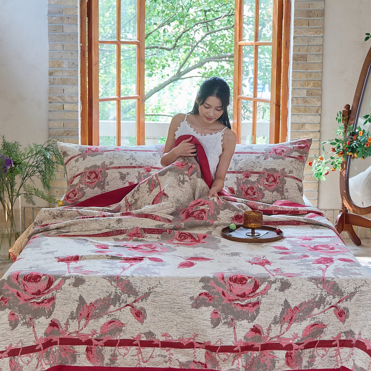 91家纺网 家纺一手货源 找家纺 沐瑟家纺 2025新款全棉纱布细纱布大床盖毯子床盖三件套LV系列 玫瑰之约