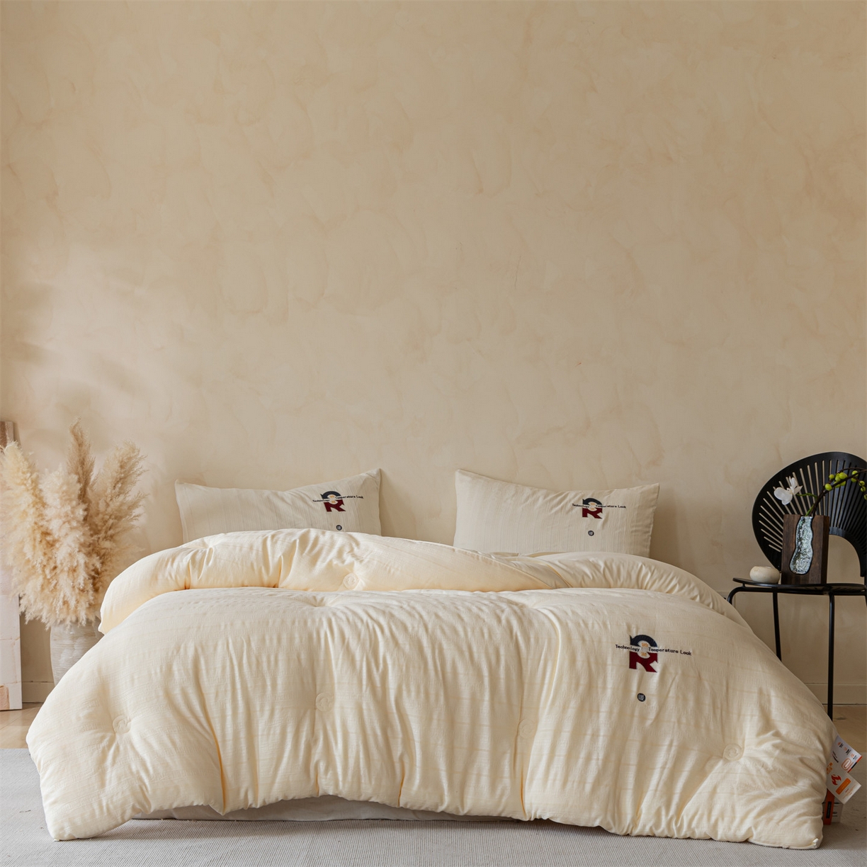 91家纺网 家纺一手货源 找家纺 梵克保罗 2025新品提花锁温秋冬被/被芯/冬被/跨境外贸 奶白