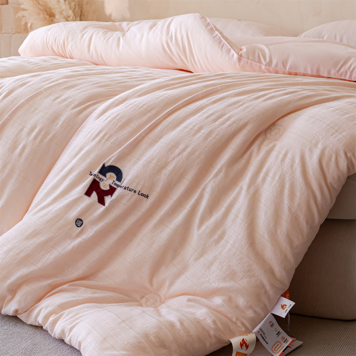 91家纺网 家纺一手货源 找家纺 梵克保罗 2025新品提花锁温秋冬被/被芯/冬被/跨境外贸 粉色