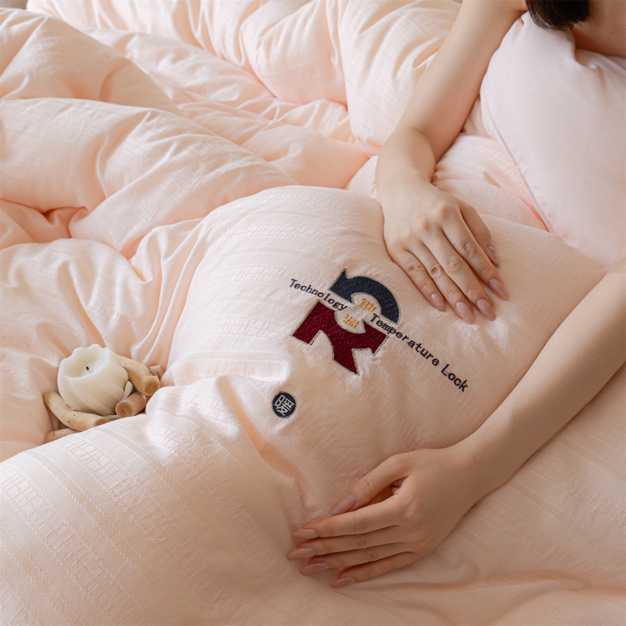 91家纺网 家纺一手货源 找家纺 梵克保罗 2025新品提花锁温秋冬被/被芯/冬被/跨境外贸 粉色